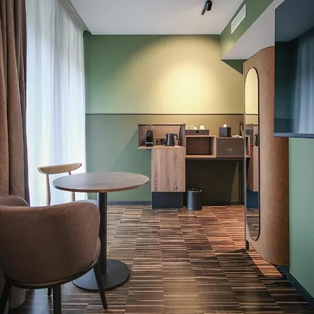 Hota Hotel *