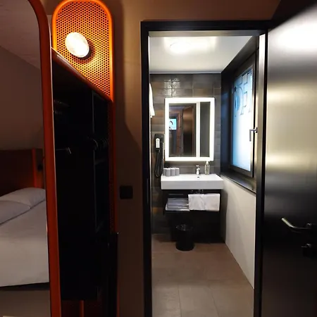 Hota Hotel 3*