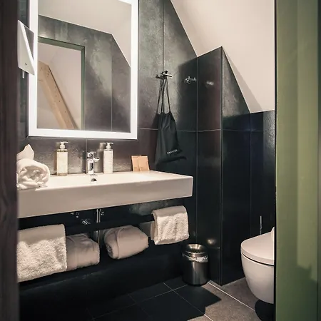 Hota Hotel 3*