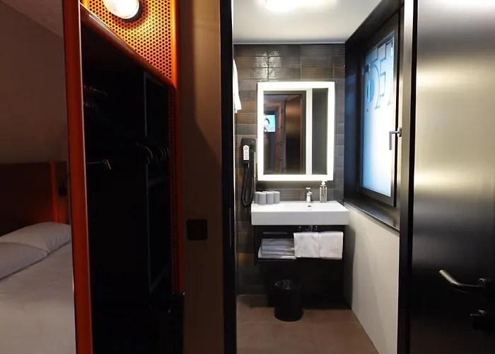 Hota Hotel *
